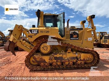 Trator de Esteira Caterpillar D8T