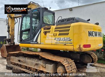 Escavadeira New Holland E245 C