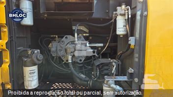 Escavadeira New Holland E215 C
