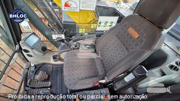 Escavadeira New Holland E215 C