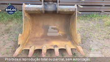 Escavadeira New Holland E215 C