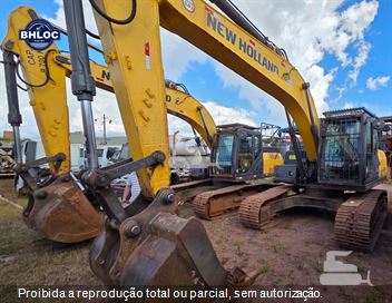 Escavadeira New Holland E215 C