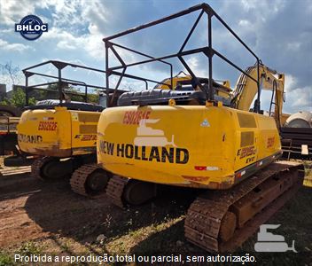Escavadeira New Holland E215 C