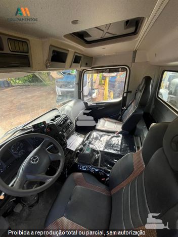 Caminhão Mercedes-Benz Axor 3131 6x4 2p (diesel)(E5)