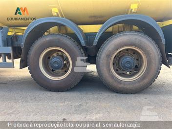 Caminhão Mercedes-Benz Axor 3131 6x4 2p (diesel)(E5)