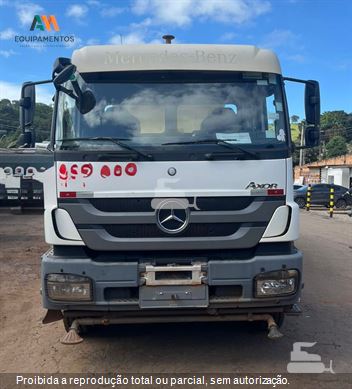 Caminhão Mercedes-Benz Axor 3131 6x4 2p (diesel)(E5)