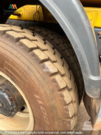 Caminhão Mercedes-Benz Axor 3131 6x4 2p (diesel)(E5)