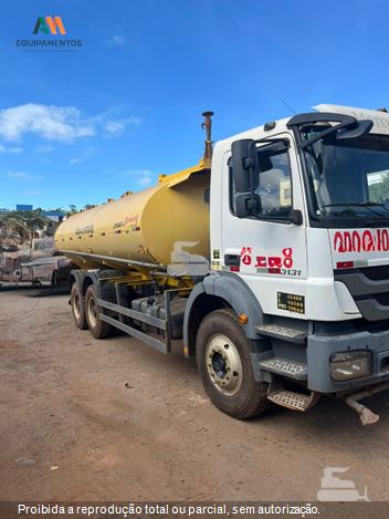 Caminhão Mercedes-Benz Axor 3131 6x4 2p (diesel)(E5)