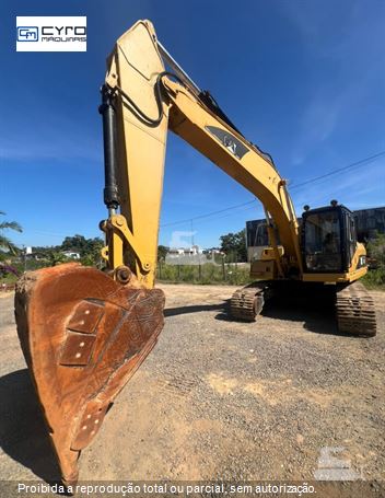 Escavadeira Caterpillar 320BL