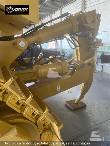 Trator de Esteira Caterpillar D8T