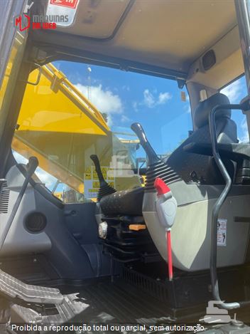 Escavadeira Komatsu PC200