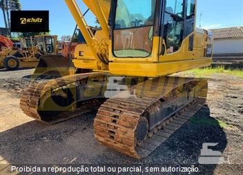 Escavadeira Komatsu PC200