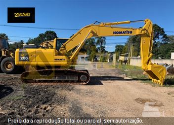 Escavadeira Komatsu PC200