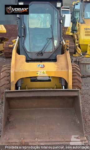 Mini-Carregadeira Caterpillar 226B