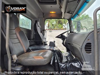 Caminhão Mercedes-Benz Axor 3131 6x4 2p (diesel)(E5)