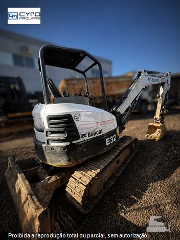 Mini-Escavadeira Bobcat E32