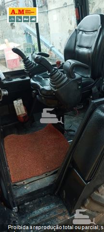 Mini-Retroescavadeira JCB 1CX