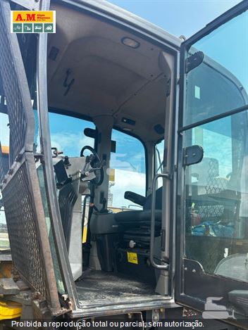 Motoniveladora New Holland RG170B