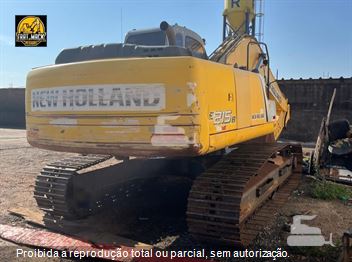 Escavadeira New Holland E215 B