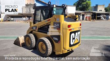 Mini-Carregadeira Caterpillar 226B 3