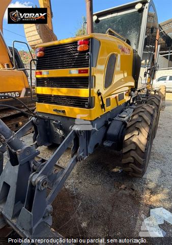 Motoniveladora New Holland RG140B