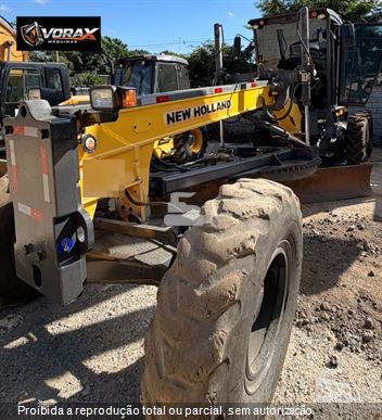 Motoniveladora New Holland RG140B