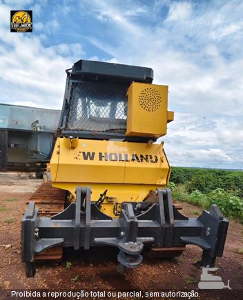 Trator de Esteira New Holland D150 B