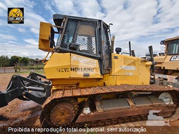Trator de Esteira New Holland D150 B