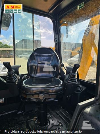 Mini-Retroescavadeira JCB 1CX