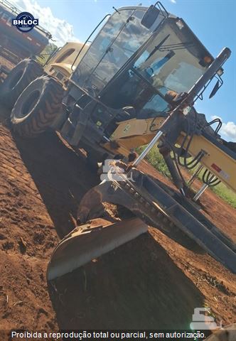 Motoniveladora New Holland RG140B