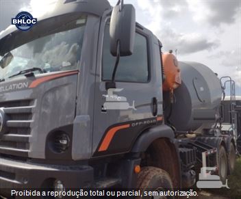 Caminhão Volkswagen 31-320 E Constellation 6x4 3-Eixos 2p (Diesel)