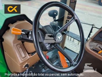 Trator Agrícola John Deere 7215J