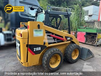 Mini-Carregadeira Caterpillar 216B