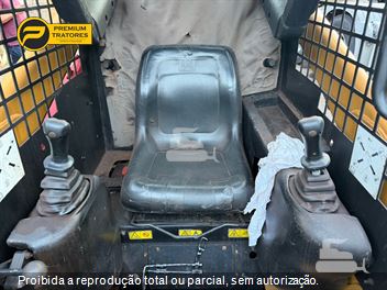 Mini-Carregadeira Caterpillar 216B