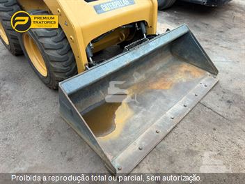 Mini-Carregadeira Caterpillar 216B