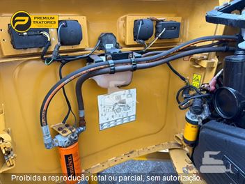 Mini-Carregadeira Caterpillar 246C