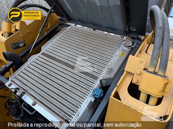Mini-Carregadeira Caterpillar 246C