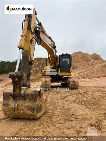 Escavadeira Komatsu PC200