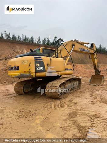 Escavadeira Komatsu PC200