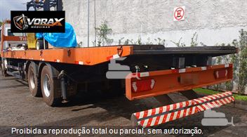 Caminhão Mercedes-Benz Axor 3131 6x4 2p (diesel)(E5)