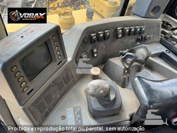 Trator de Esteira Caterpillar D8T