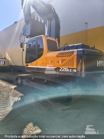 Escavadeira Hyundai R220LC-9