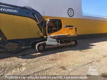 Escavadeira Hyundai R220LC-9