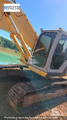 Escavadeira New Holland E215 ME