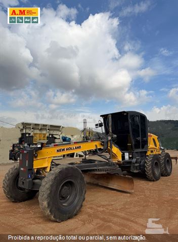 Motoniveladora New Holland RG140B