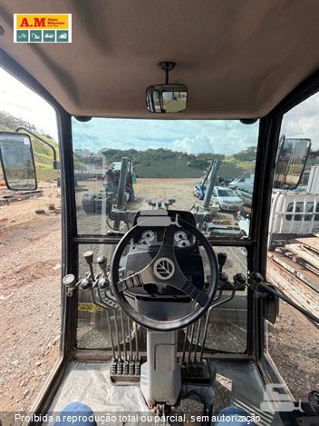 Motoniveladora New Holland RG140B