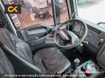 Caminhão Iveco TECTOR 260E30 6x4 2p (Diesel)(E5)