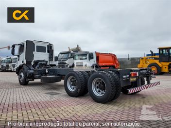 Caminhão Iveco TECTOR 260E30 6x4 2p (Diesel)(E5)