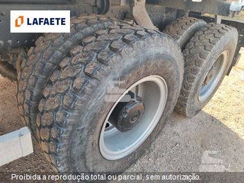 Caminhão Mercedes-Benz Axor 2831 6x4 2p (diesel)