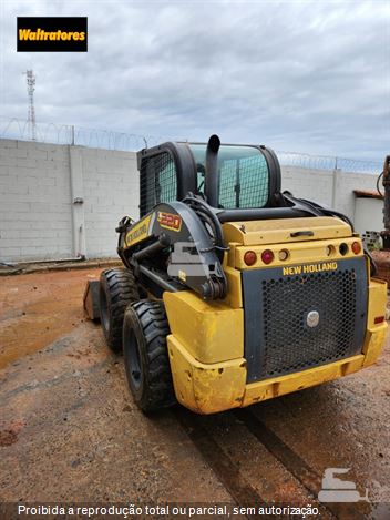 Mini-Carregadeira New Holland L220